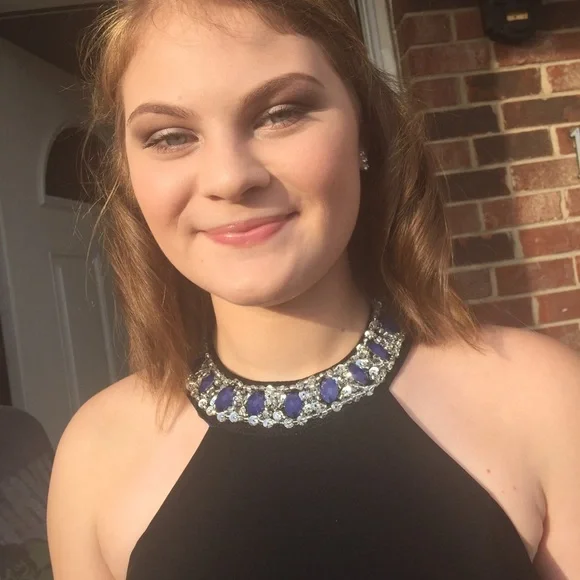 * GORGEOUS  FORMAL DRESS   SIZE: 7 - Picture 3 of 7